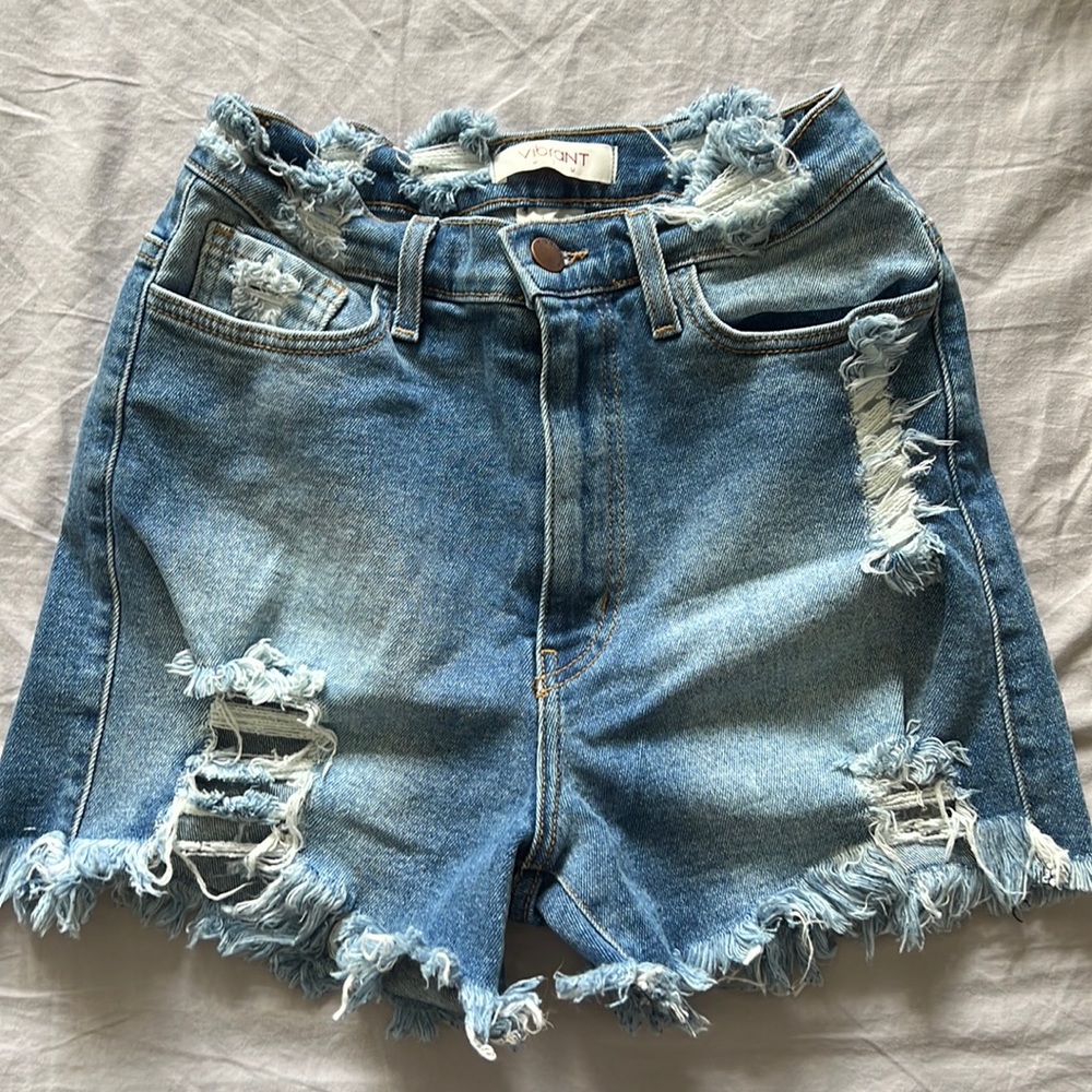 NWOT Vibrant MIU Distressed Jean Shorts Medium
